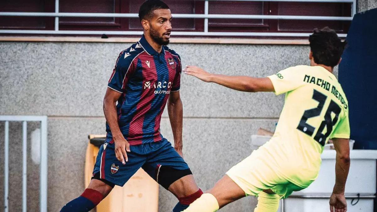 Jeremy Toljan, en un debut con el Levante UD en pretemporada