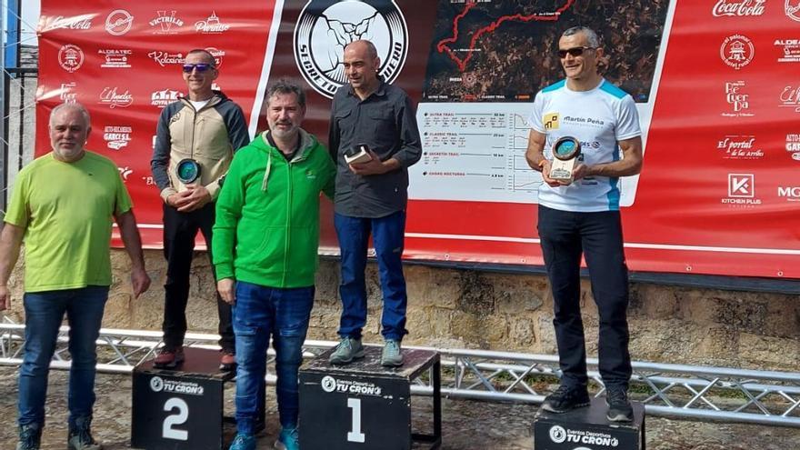 Imagen de uno de los podios logrados por Triatlón Duero.