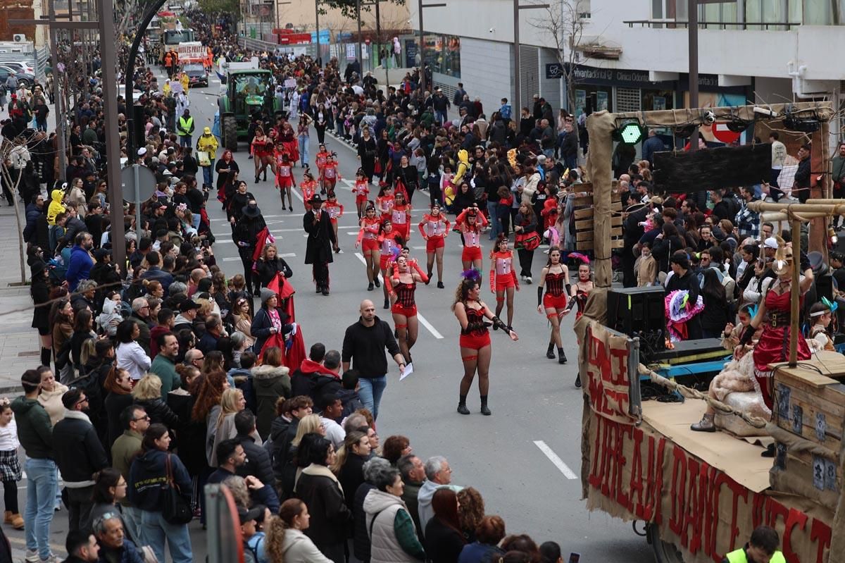 Búscate en las imágenes de la rúa de Carnaval de Ibiza