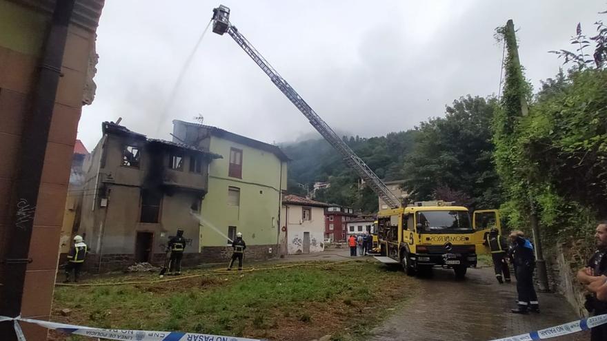 Arde en La Villa una vivienda okupa y los vecinos lamentan el abandono del barrio