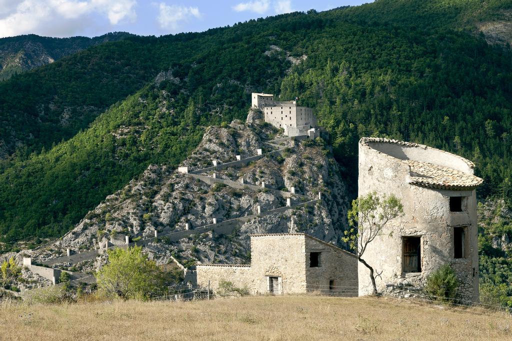 El castillo, testigo en las alturas de Entrevaux.