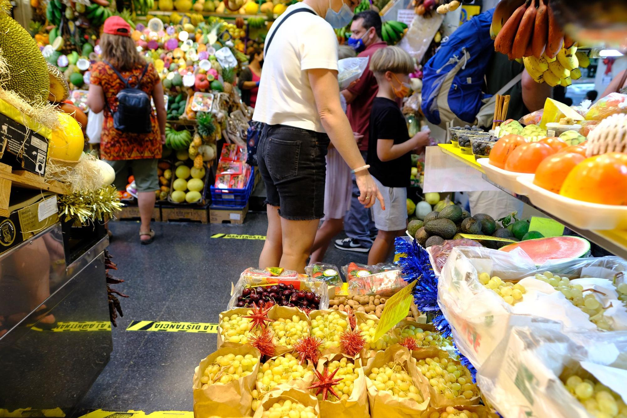 Venta de uvas para fin de año en el Mercado Central