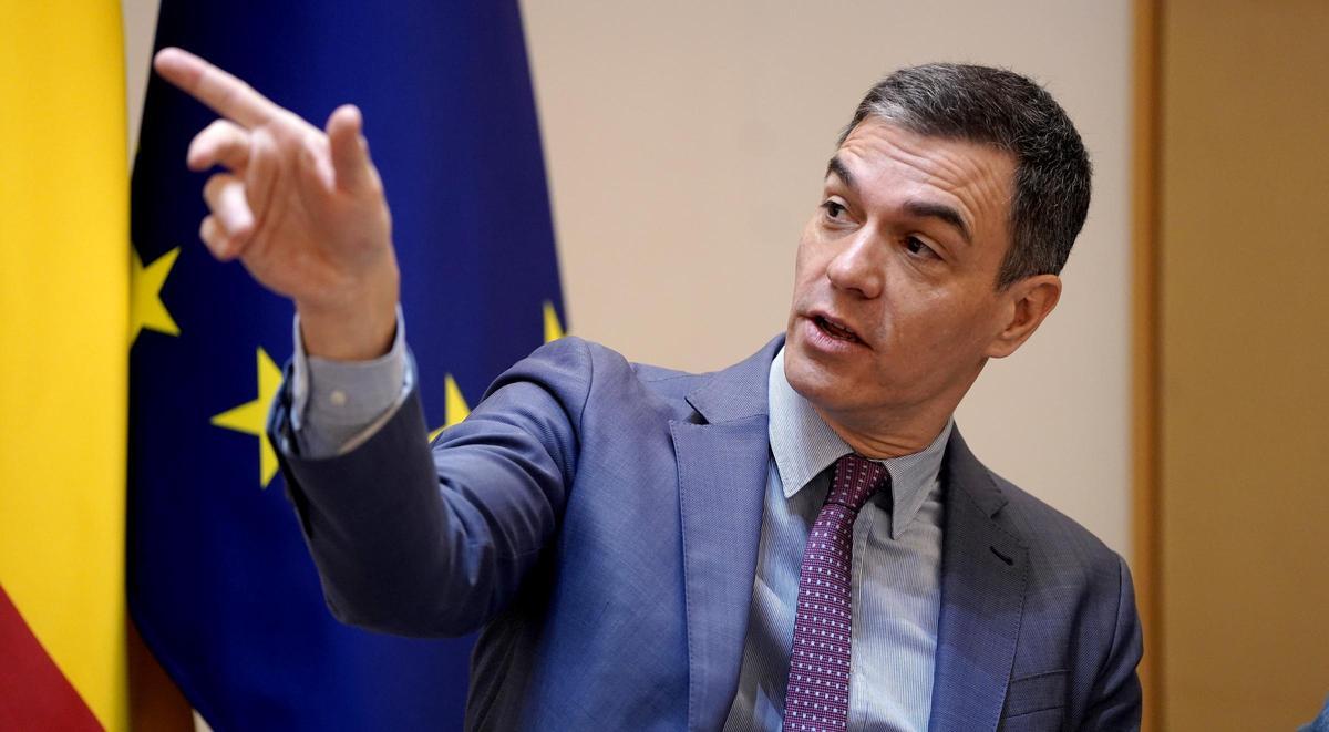 Pedro Sánchez, presidente del Gobierno, durante la reunión que ha mantenido con representantes del sector artístico, con motivo de la aprobación de la nueva Ley de Enseñanzas Artísticas.