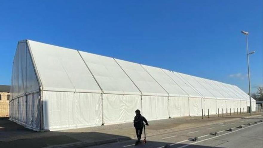 Banyoles instal·la un envelat de 1.200 metres quadrats per reubicar les activitats de Nadal que s'havien de fer al pavelló de la Draga