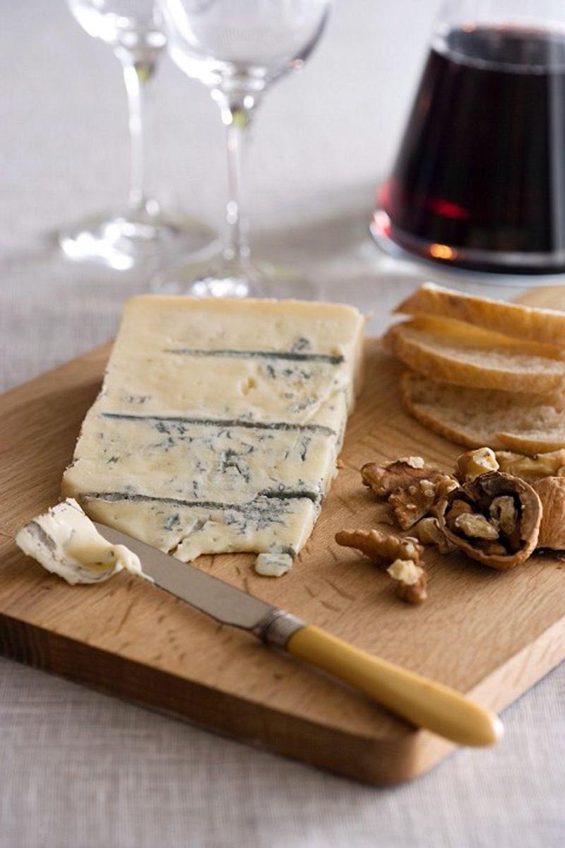 8 alimentos para tu higiene bucal: queso y vino