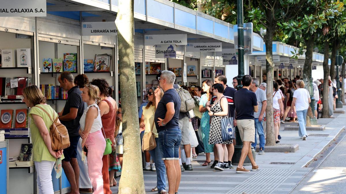 Público en la Feria del libro de Vigo el año pasado.