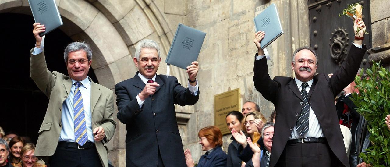 Pasqual Maragall, Josep-Lluís Carod-Rovira y Joan Saura, hace 20 años, cuando firmaron el 'Pacte del Tinell'