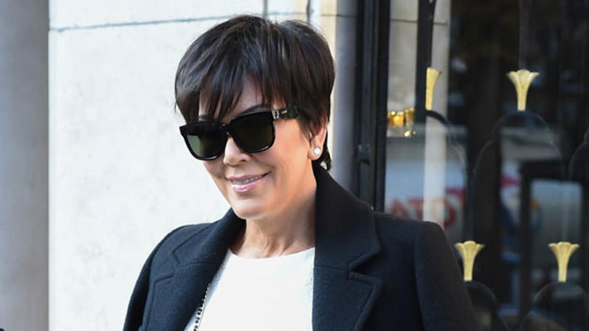 Kris Jenner con bolso de Chanel