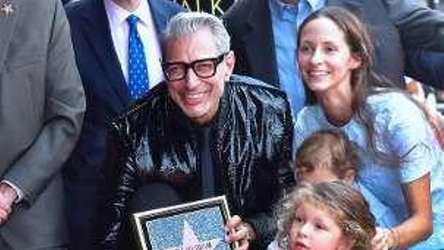 Goldblum con su estrella y su familia.