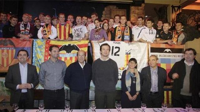 Bruixola, Giner, Llorente, Shreiter, Navarro, Piles y Vidagany, ayer con los peñistas.