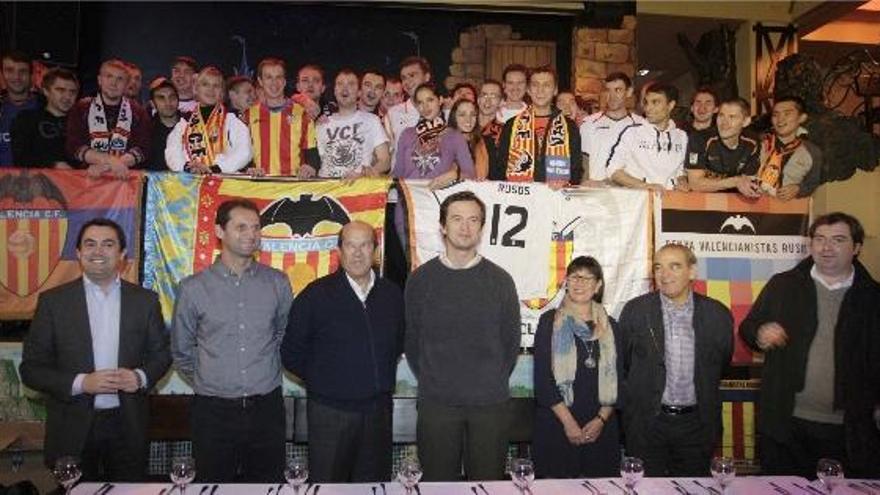 Bruixola, Giner, Llorente, Shreiter, Navarro, Piles y Vidagany, ayer con los peñistas.