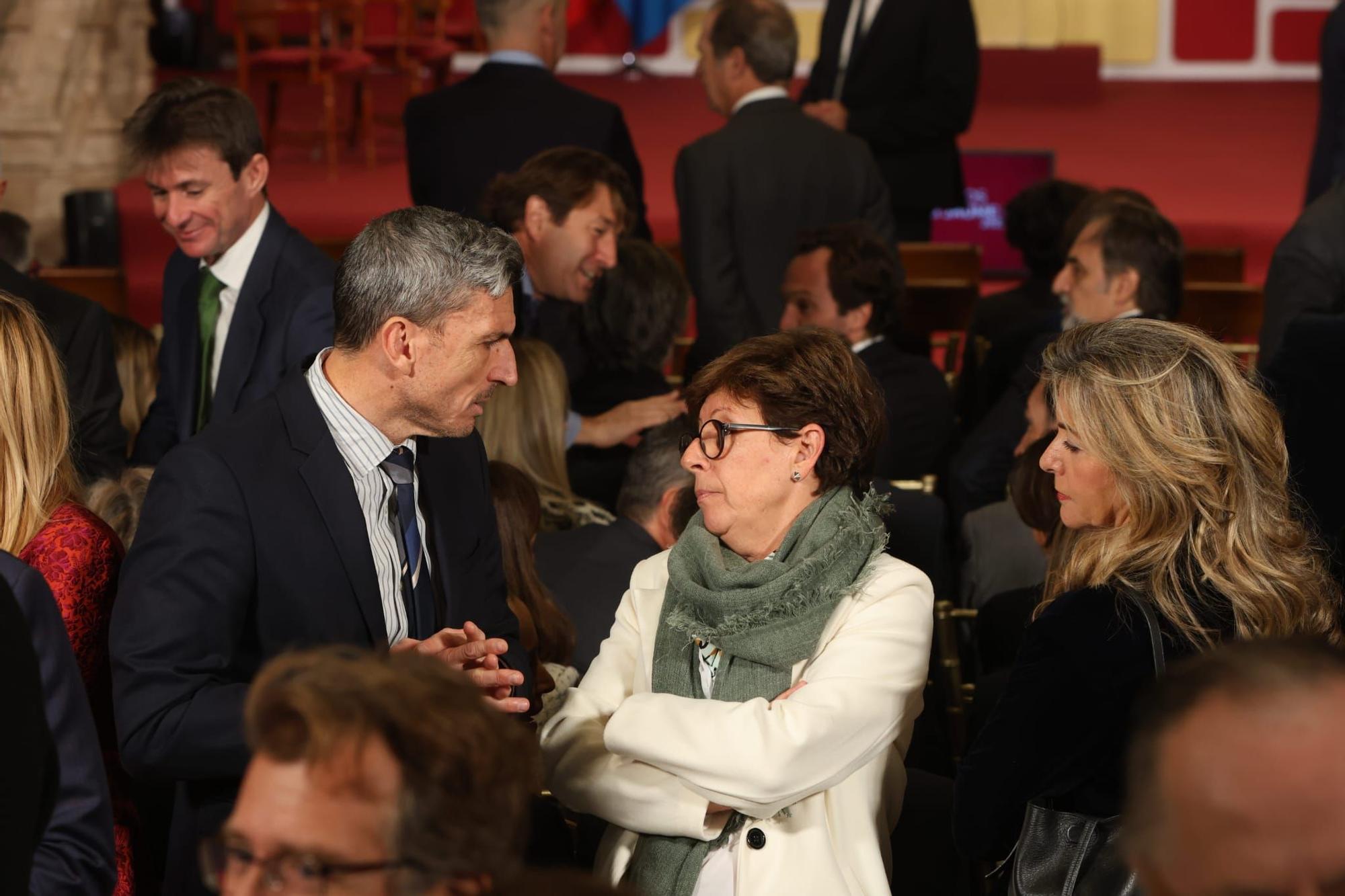 Comienzan a llegar las autoridades al acto de entrega de los Jaume I