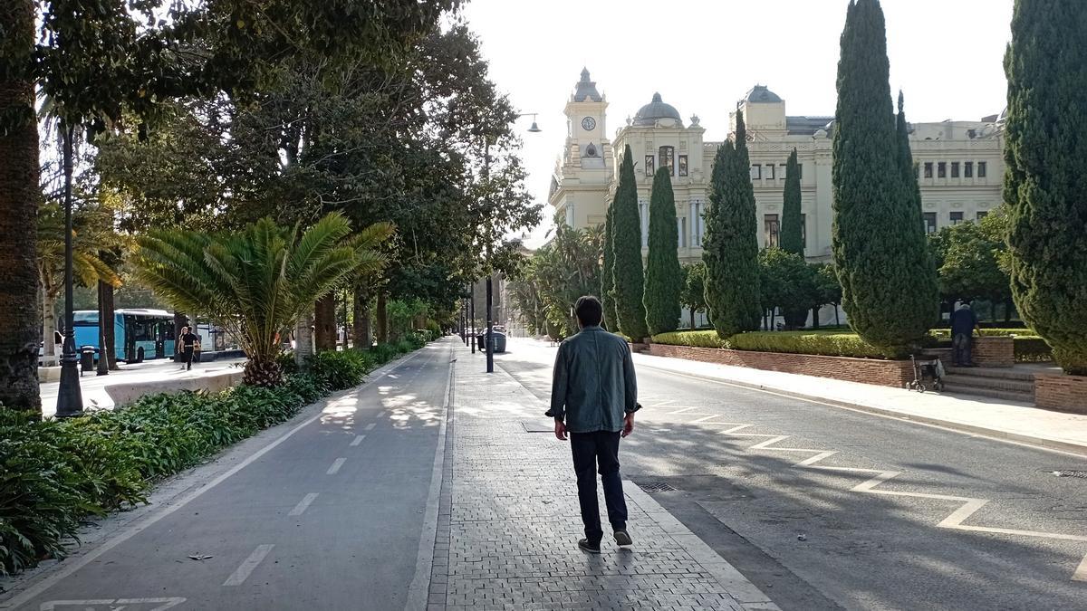 La actual avenida de Cervantes, con tres edificios oficiales como únicos ocupantes.