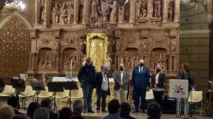 La iglesia de San Pedro acogió ayer el acto de hermanamiento. | EL PERIÓDICO