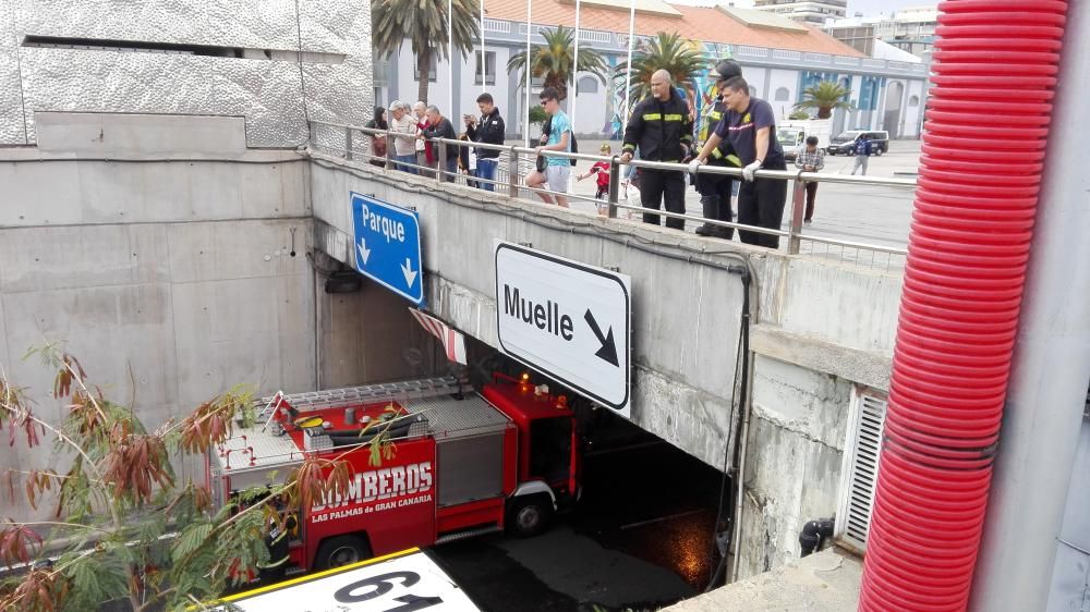 Incendio de una guagua en la Autovía