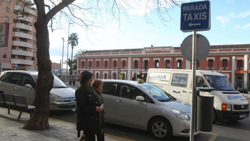 Xàtiva activa un dispositivo para luchar contra los taxis clandestinos