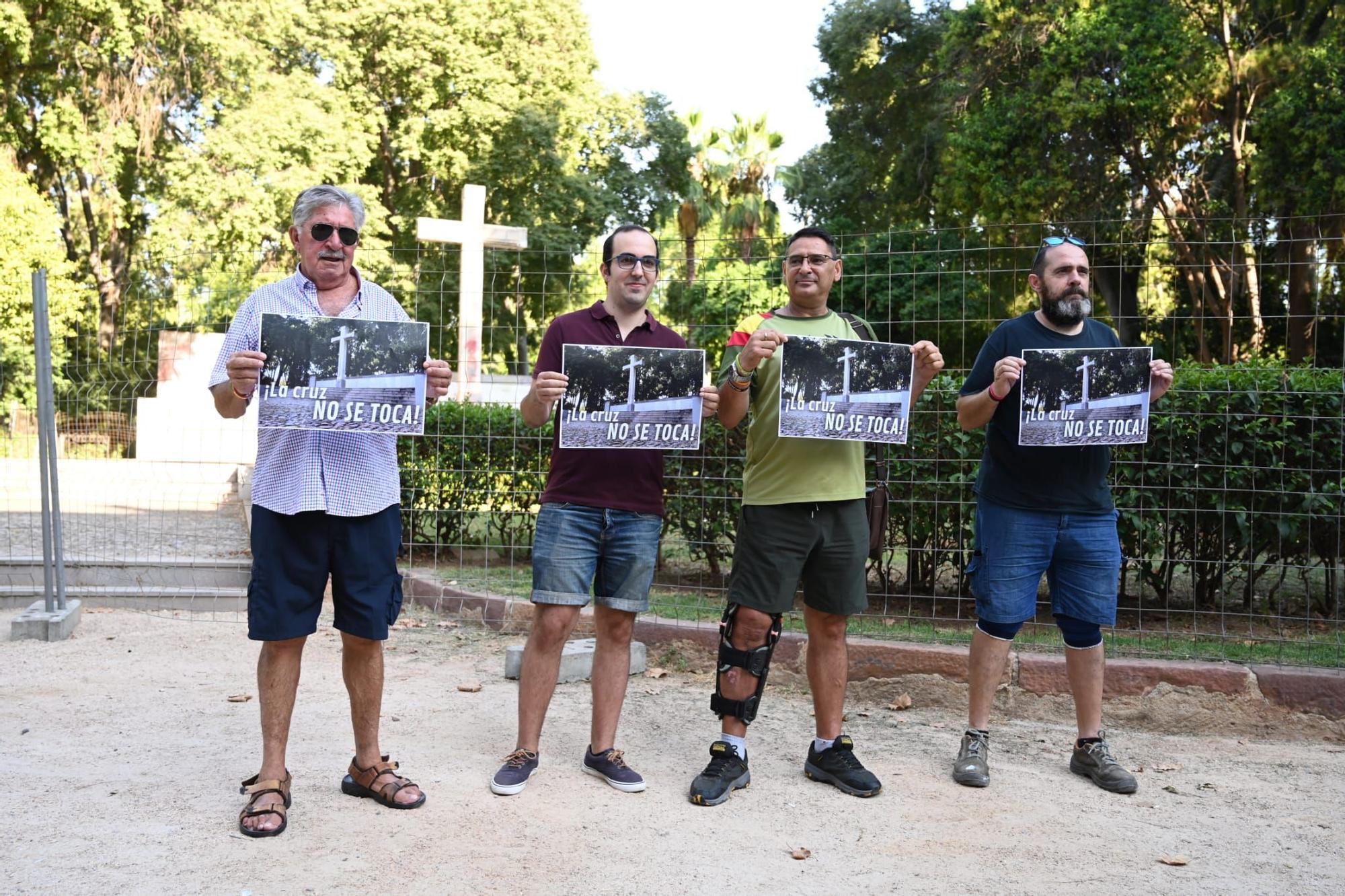 Tensión y concentraciones opuestas frente a la Cruz del Ribalta