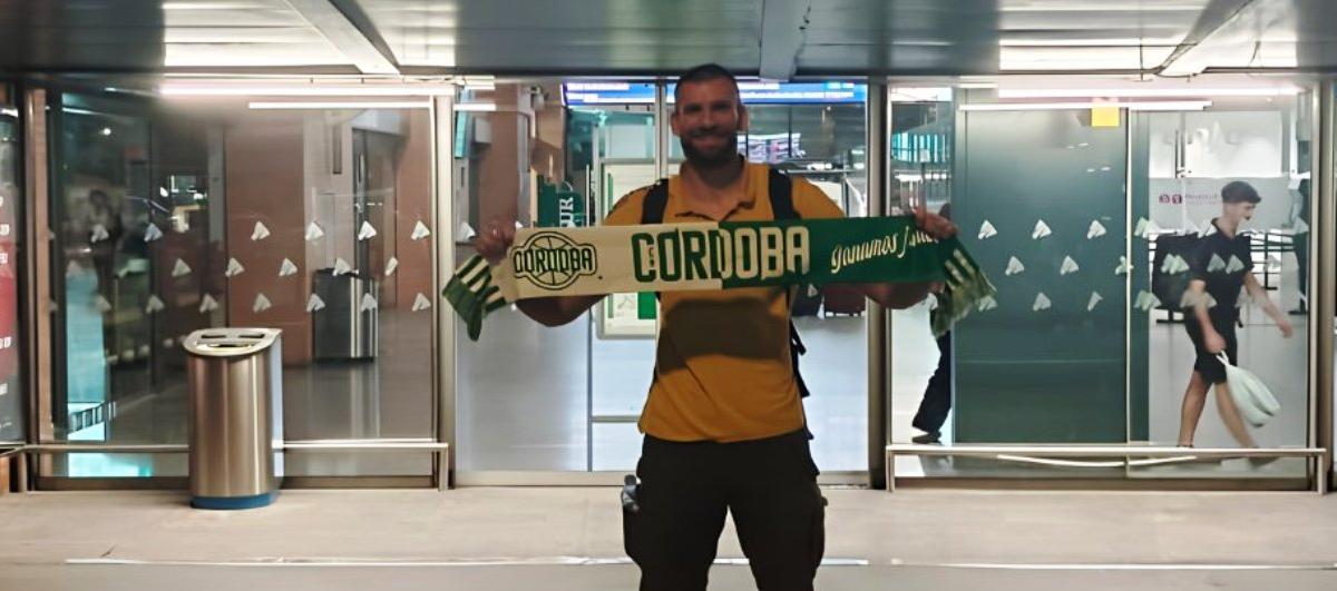 El pívot serbio Mladen Arms, a su llegada a Córdoba.