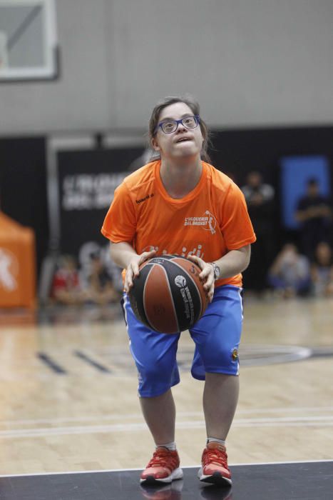 Partido entre los actores de 'Campeones' y el equipo de Burjassot que inspiró la película