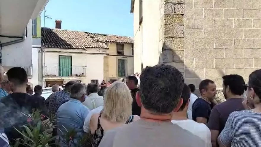 Aldeanueva del Camino despide a María, asesinada por su pareja