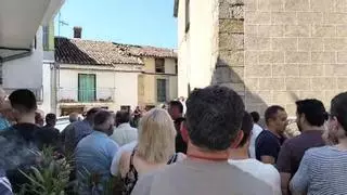 Aldeanueva del Camino despide a María rota de dolor