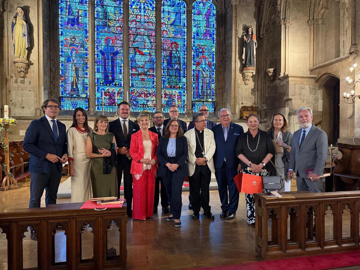 El alcalde, la consellera y el presidente del Patronato junto a otras autoridades.