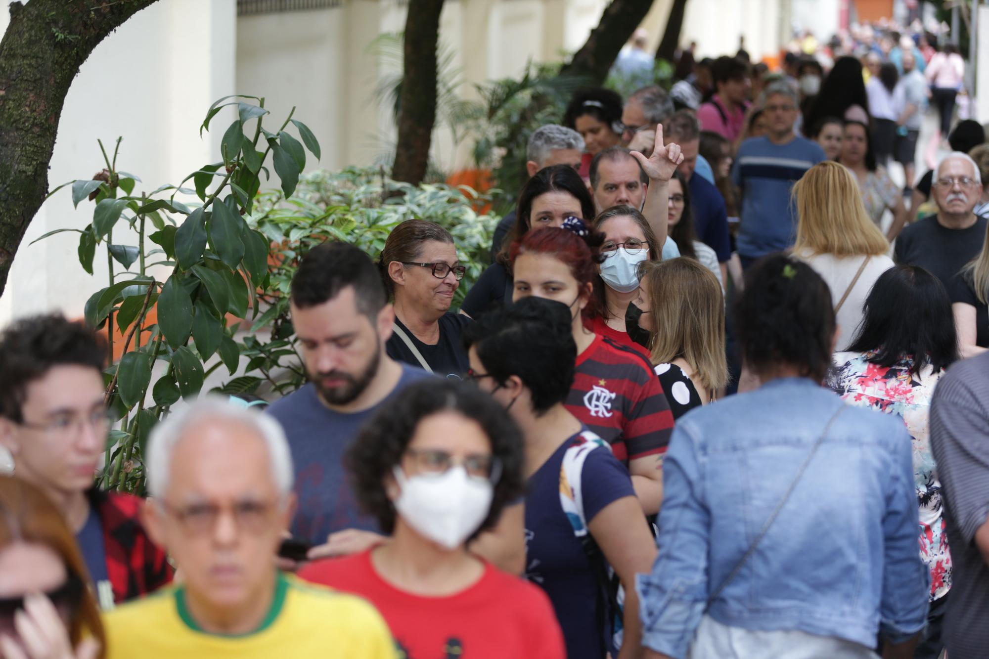 Elecciones en Brasil transcurren con normalidad en sus primeras horas