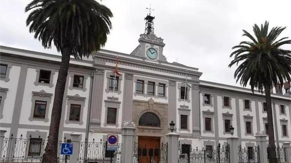 Fachada da Audiencia Provincial da Coruña.