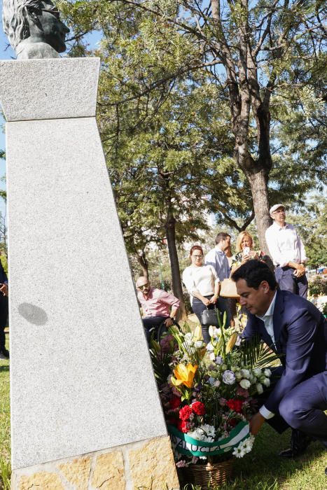 Ofrenda floral en homenaje a José María Martín Carpena