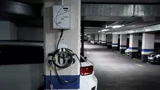 Cargadores eléctricos en garajes comunitarios: quién puede instalarlos, quién paga y qué puede impedir la comunidad