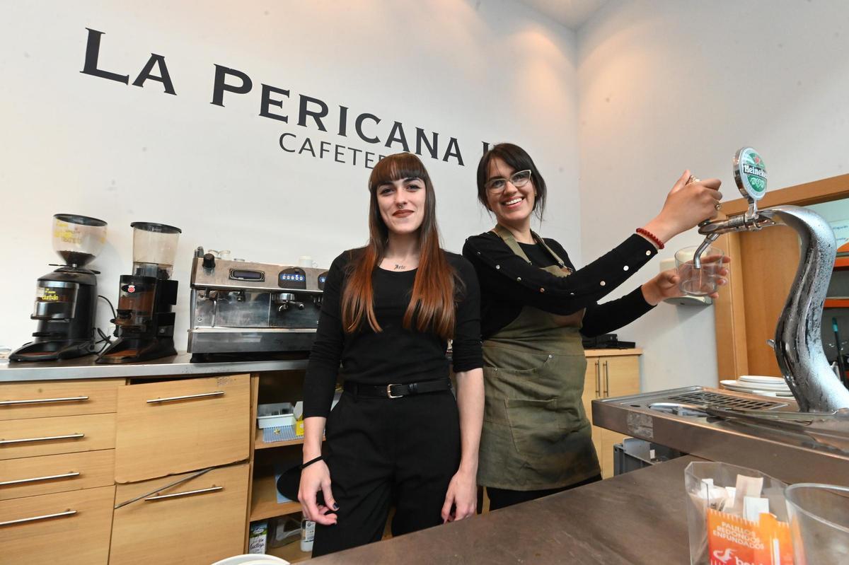 Amanda y Silvia, en la cafetería La Pericana II