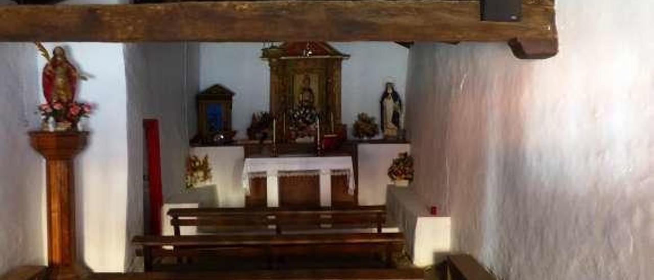 Interior de la capilla de Santiso.