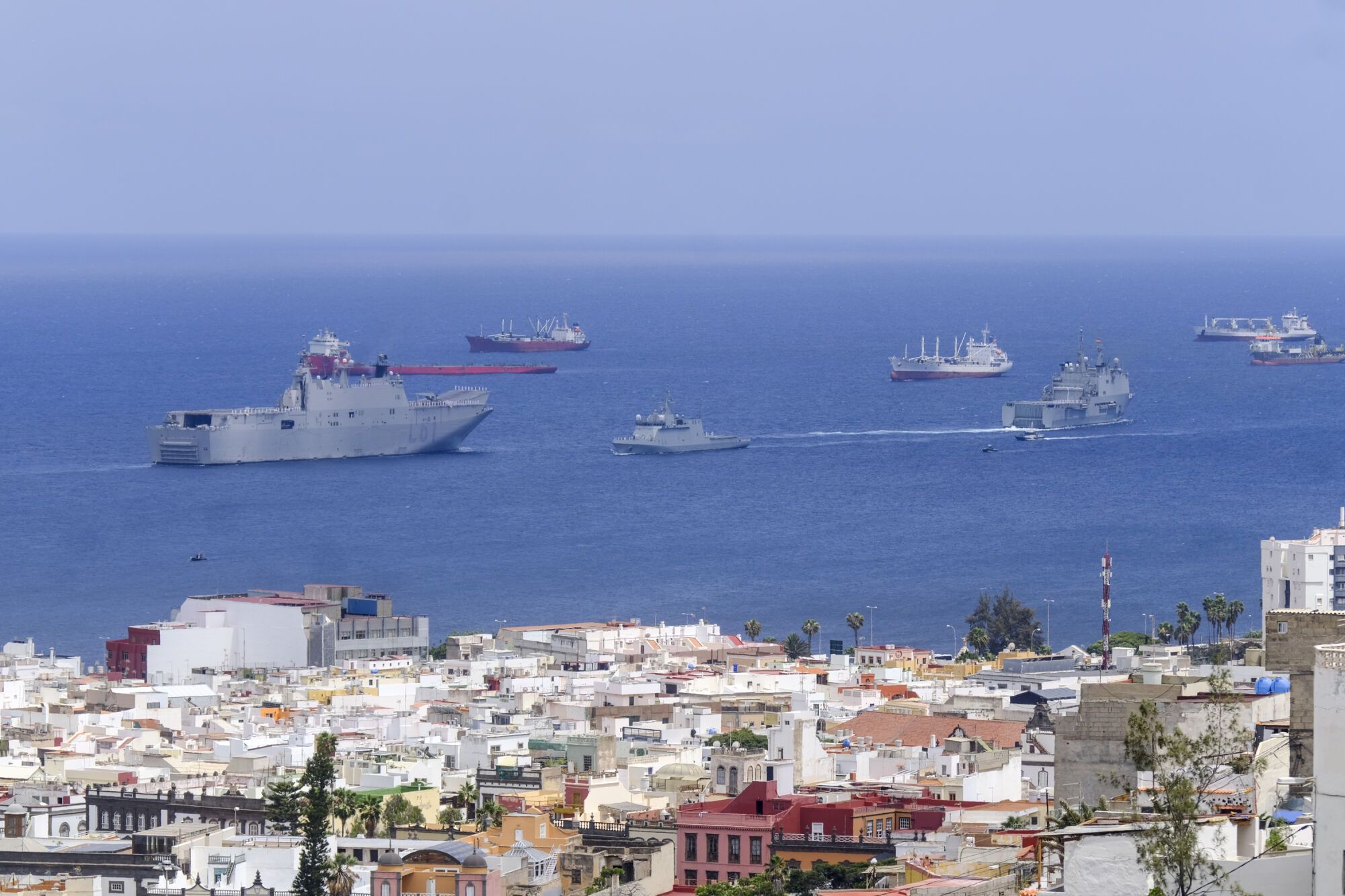 Los actos por el Día de las Fuerzas Armadas en Las Palmas de Gran Canaria, en imágenes