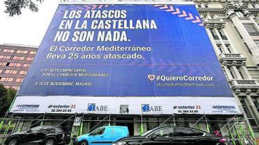 Cartel del “lobby” del Mediterráneo colgado en Madrid.  | // LO