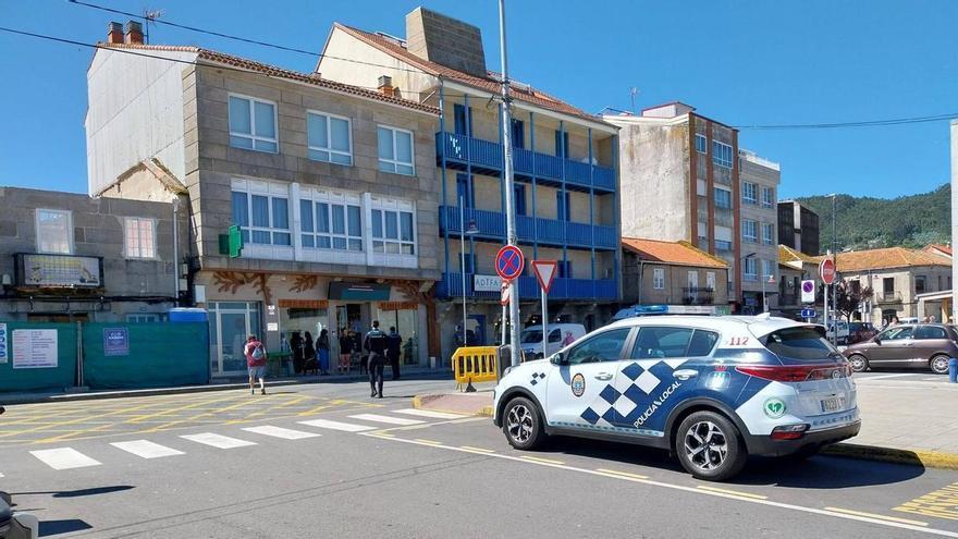 La Policía de Bueu denuncia que el Concello le deb