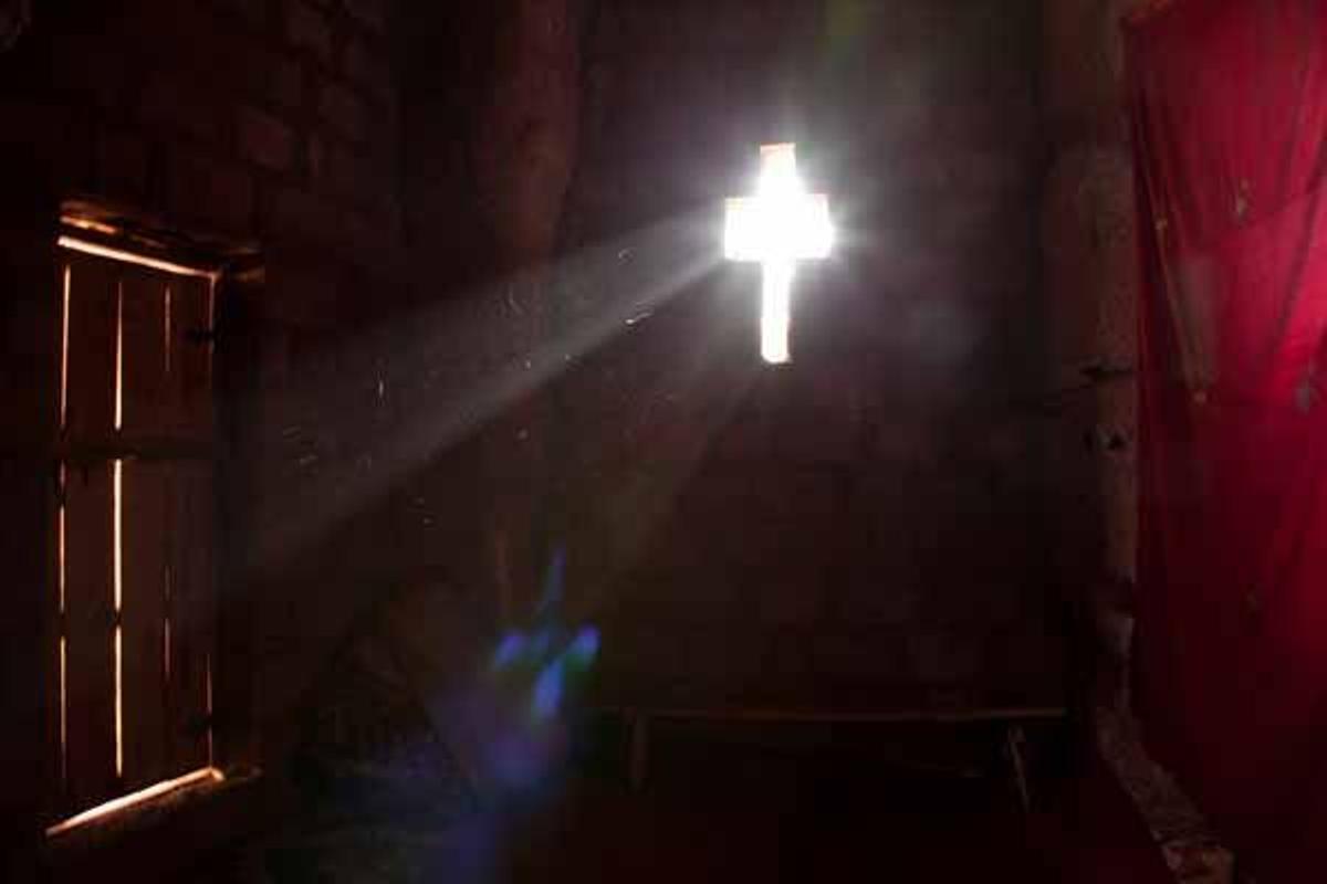 Cruz tallada en la piedra de una de las iglesias de Lalibela.