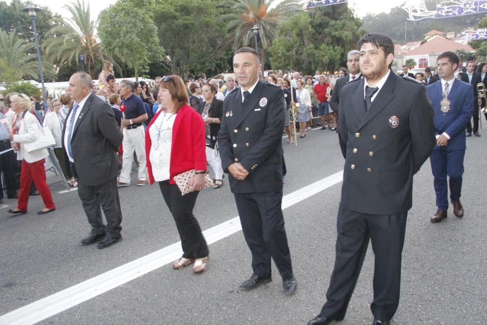 Un Cristo entre el fervor de la multitud. // Santos Álvarez