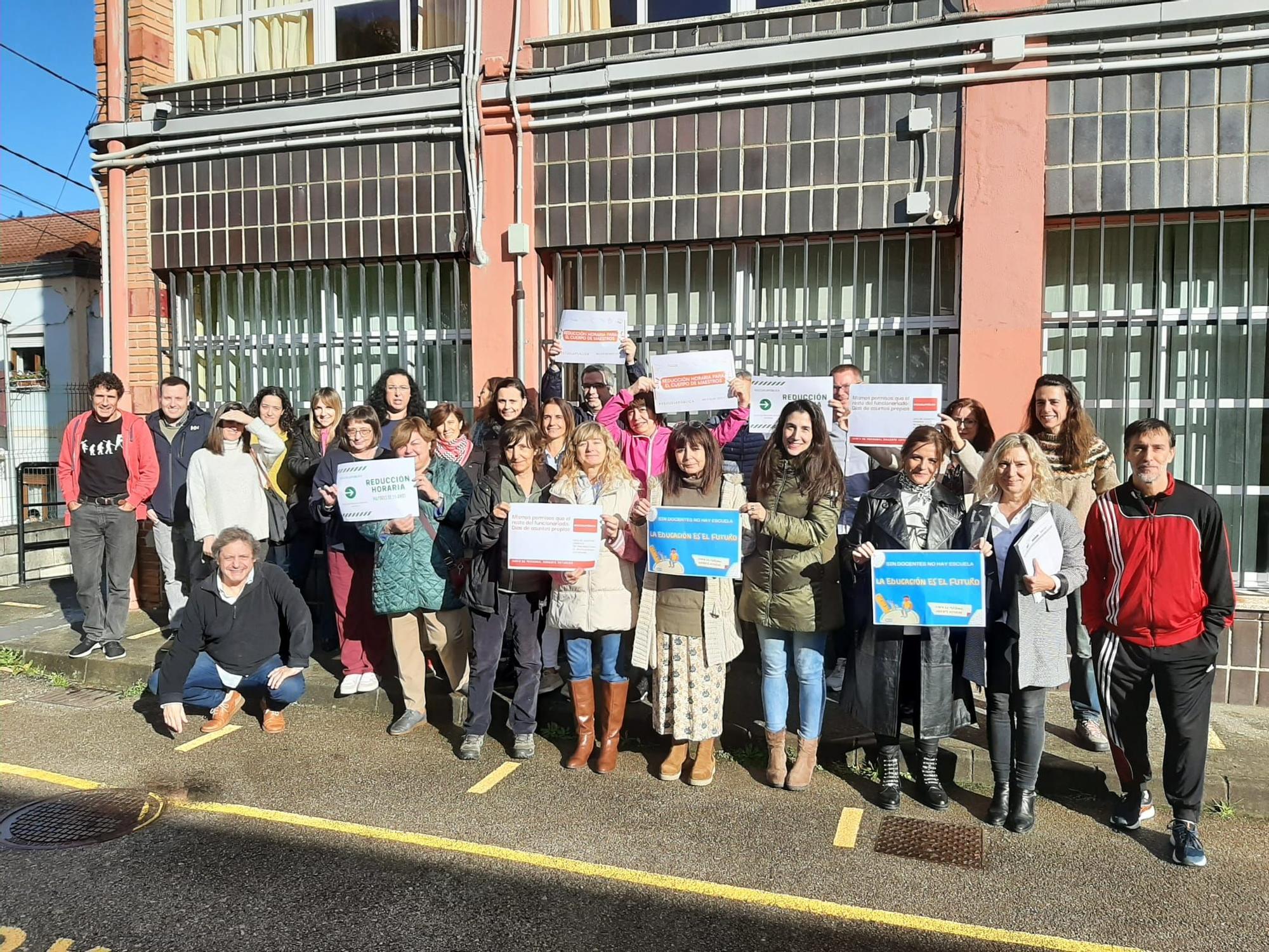 Así fueron las concentraciones organizadas en los centros educativos para reclamar mejoras