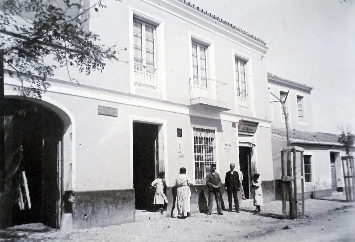 Tienda, almacén y vivienda de Ubaldo Gutiérrez en 1915, en la actual avenida Juan Sebastián Elcano.