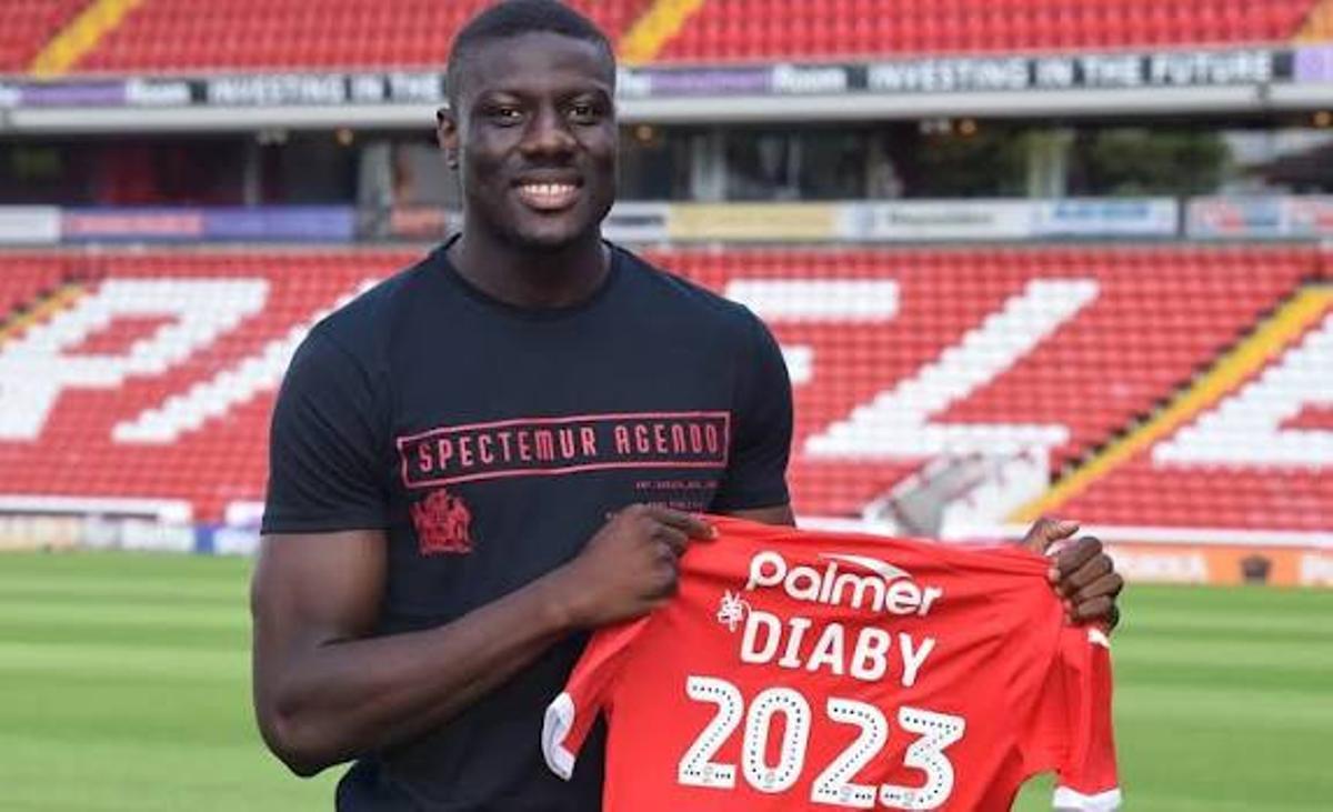 Bambo Diaby, cuando fichó por el Barnsely