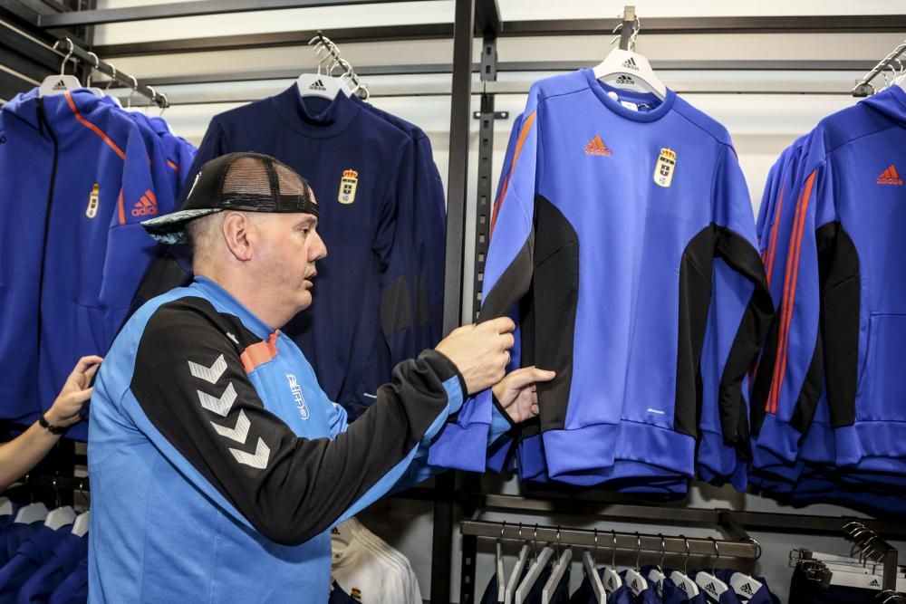 Presentación de la nueva camiseta del Real Oviedo