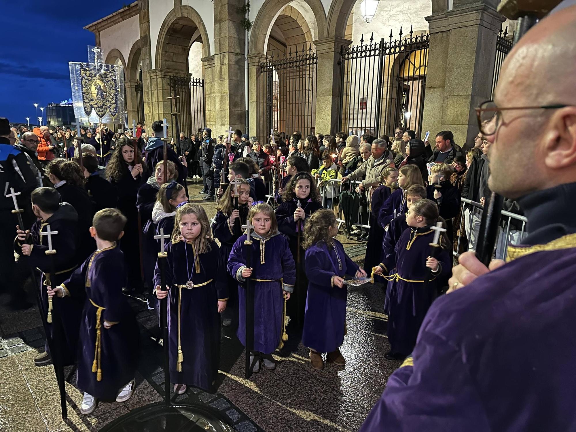 EN IMÁGENES | La envolvente procesión del Nazareno en Luarca