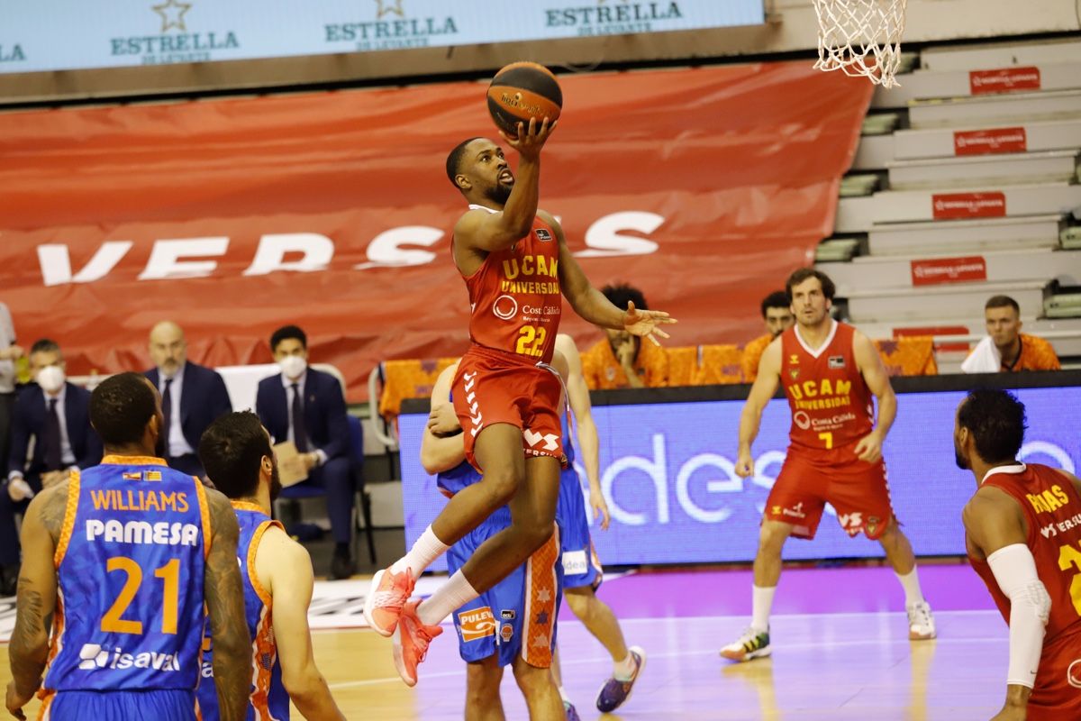 El UCAM Murcia se frena ante el Valencia Basket (66-80)