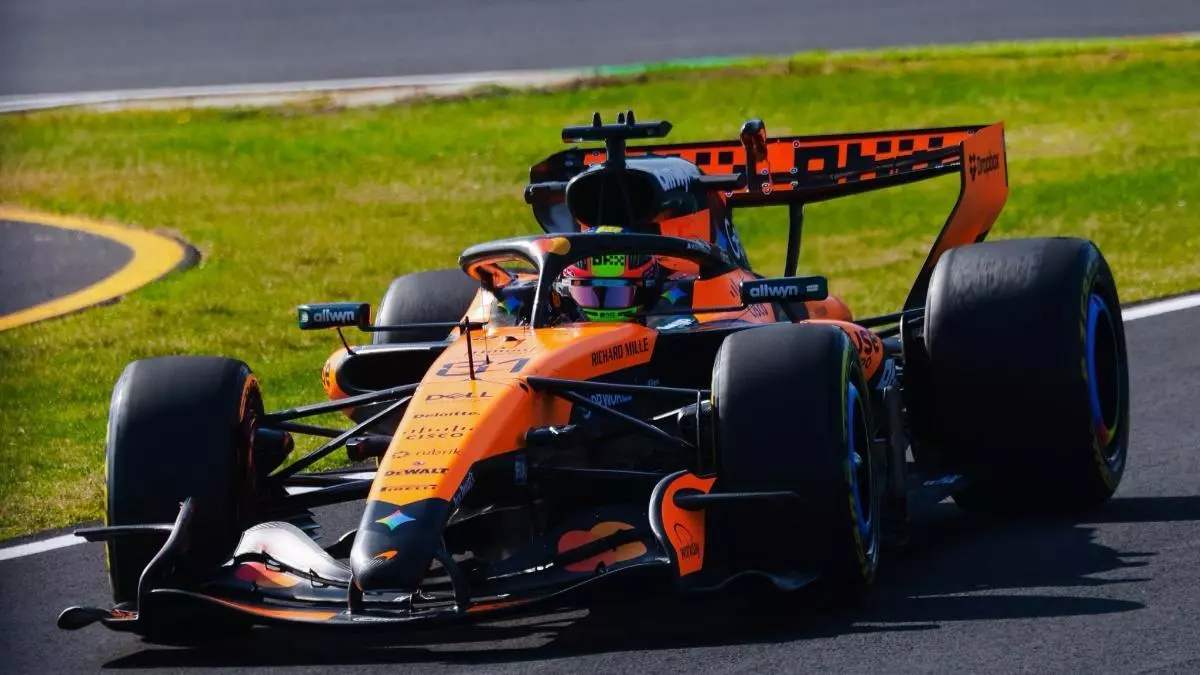 Piastri lidera el primer día en Japón, con Alonso y Sainz muy lejos