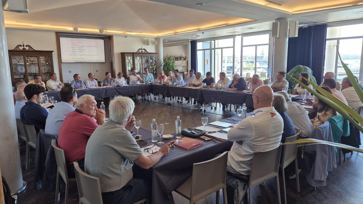 La Asamblea de la ACNB, reunida hoy en el Club Marítimo de Mahón
