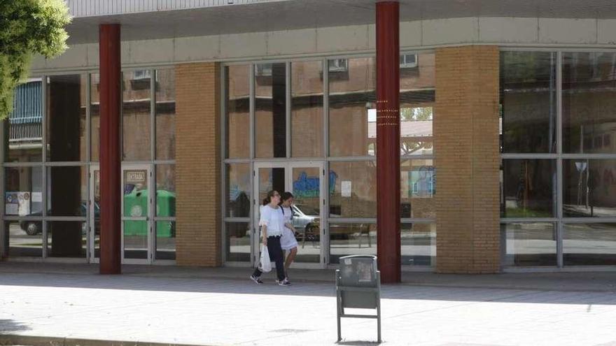 Accesos a la Ciudad Deportiva.