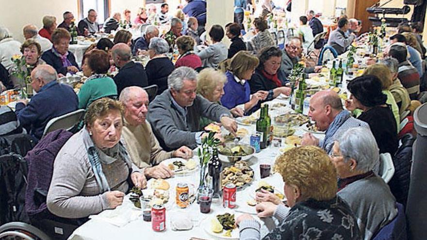 Asistentes a la comida. // FdV