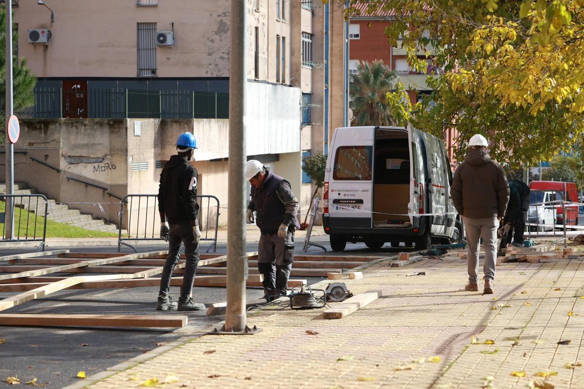Galería | Comienza el arreglo de la fachada de Aldea Moret en riesgo de colapso