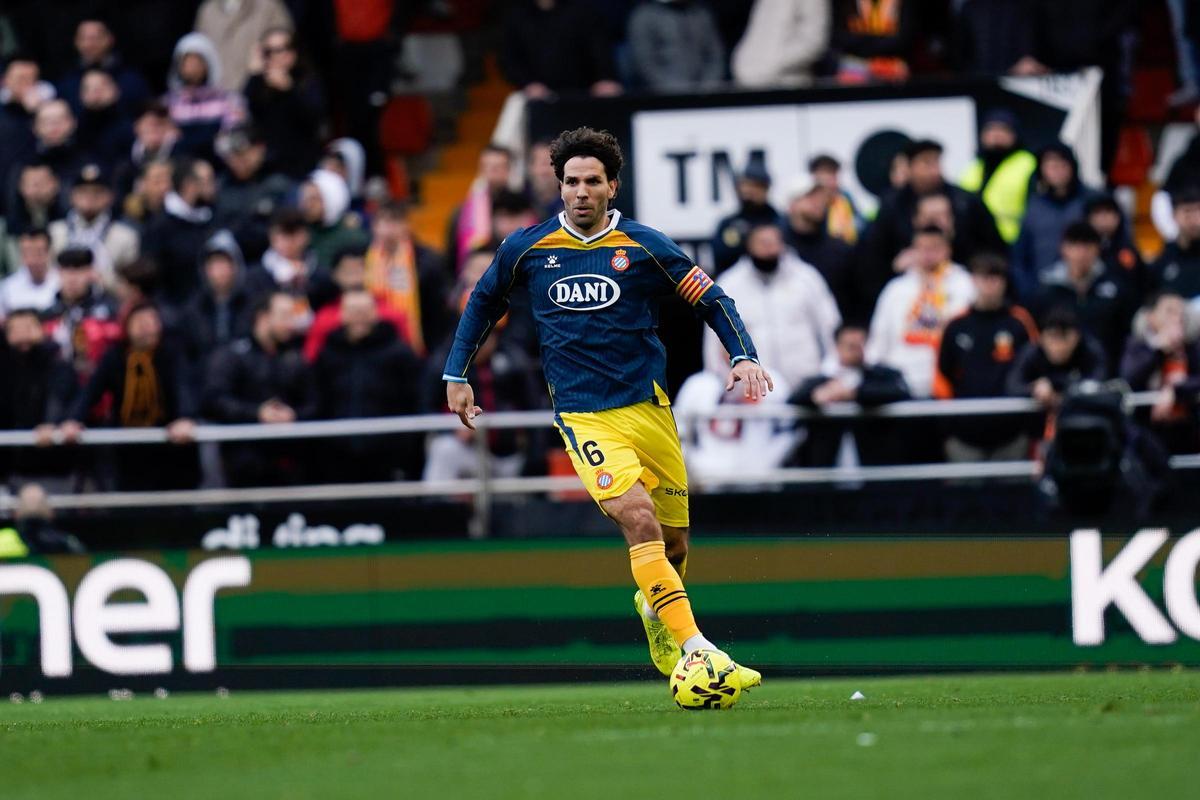 Cabrera renovó con el Espanyol tras jugar en Mestalla