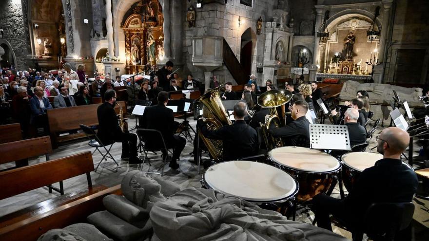 La Banda de Música de Pontevedra ofreció un concierto de música procesional. | Rafa Vázquez